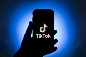 União Europeia proíbe uso de TikTok em dispositivos de colaboradores