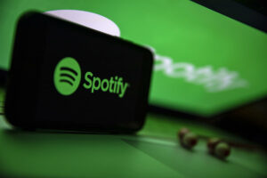 Spotify planeja desafiar YouTube e TikTok ao incluir videoclipes completos no aplicativo