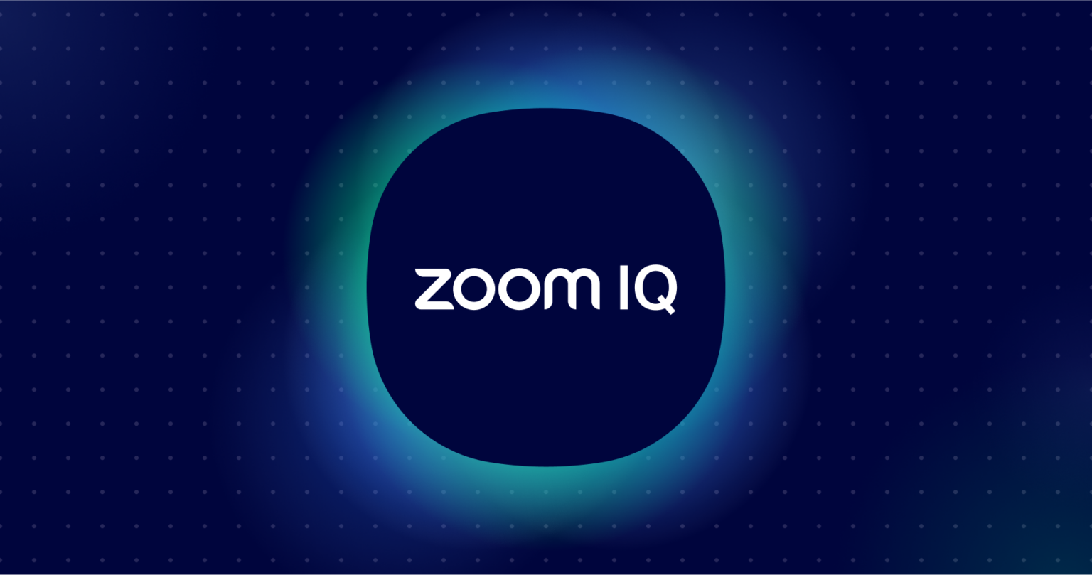Logo do Zoom IQ, com o texto "zoom IQ" em branco sobre um fundo azul-marinho com brilho em tons de verde e azul