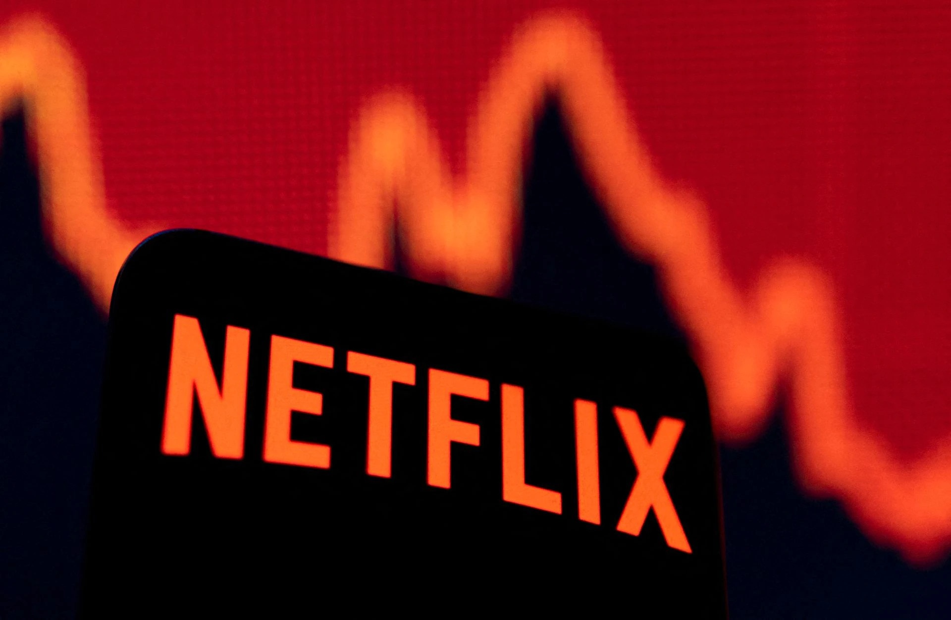 Ações da Netflix alcançam recorde após cobrança por compartilhamento de senha